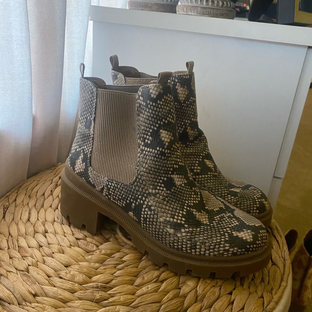 Universal Thread snake print ankle boots